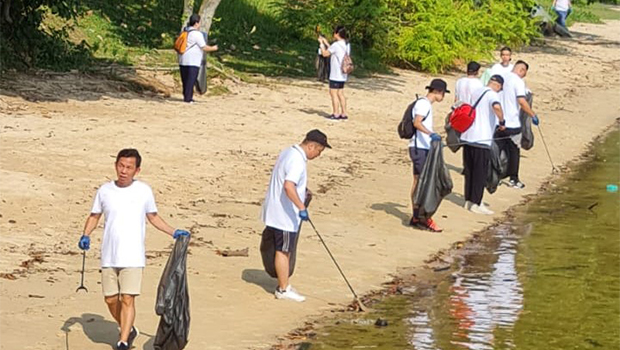 Survitec Singapore-pick litter around Sembawang Beach.jpg
